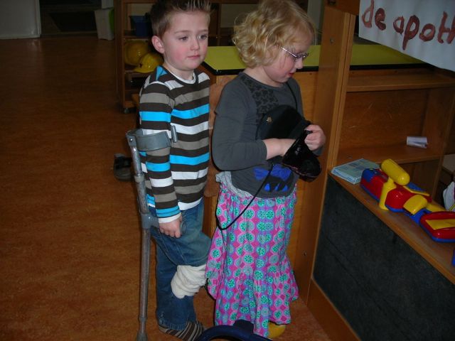 Thema van de kleuters: ”Ziek zijn en beter worden”.